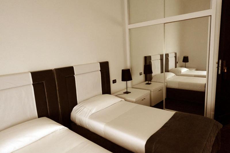 White House Hotel Foggia Room photo